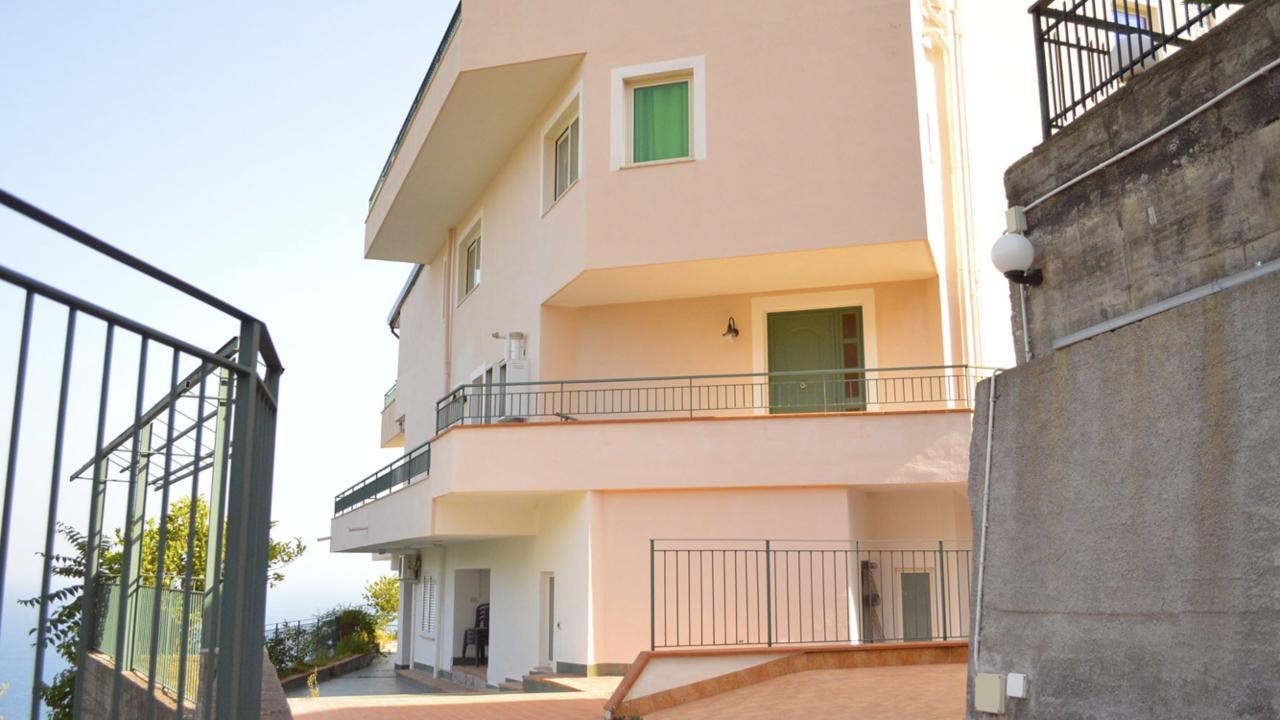 勒托阳尼La Nave Sul Mare Di Taormina住宿加早餐旅馆 外观 照片