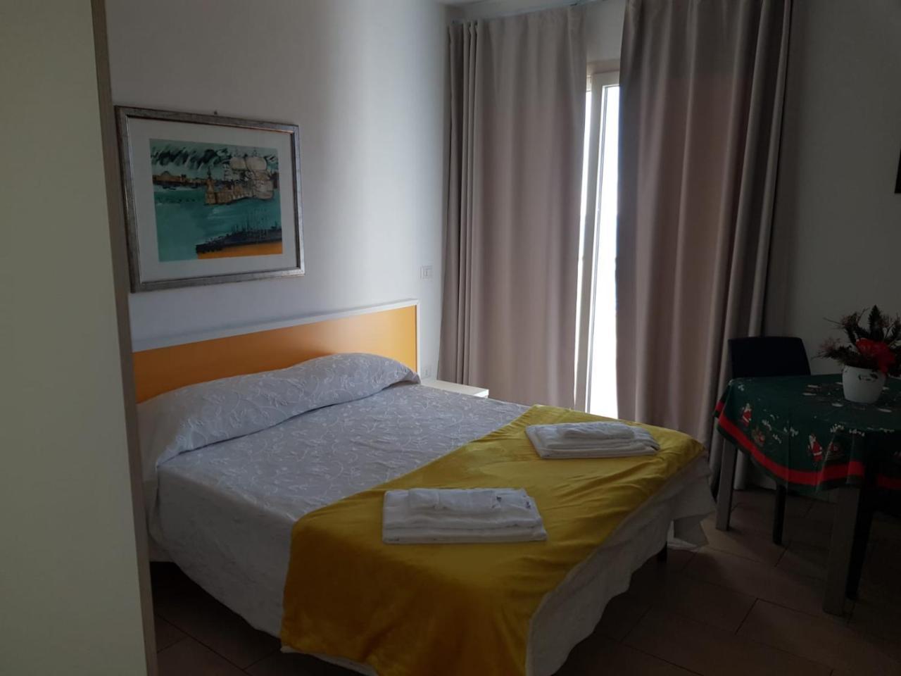 勒托阳尼La Nave Sul Mare Di Taormina住宿加早餐旅馆 外观 照片